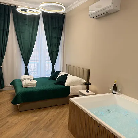 Z Jacuzzi Luxury Dluga クラクフ