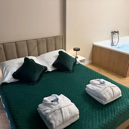 Z Jacuzzi Luxury Dluga クラクフ